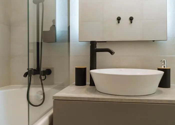 Nexus Olive Studio Plaza With Parking