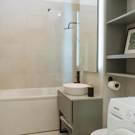 Nexus Olive Plaza With Parking