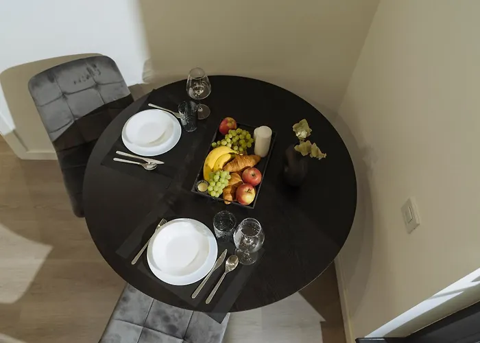 Nexus Olive Studio Plaza With Parking Апартаменти *