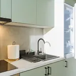 Nexus Olive Plaza With Parking 부쿠레슈티